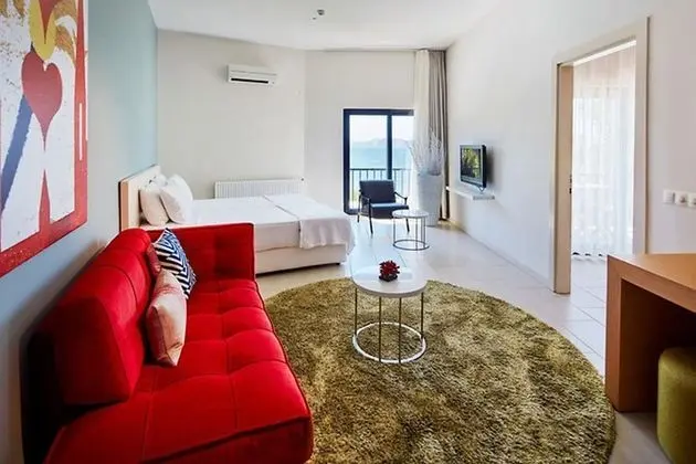 Deniz Manzaralı Famıly Suıt