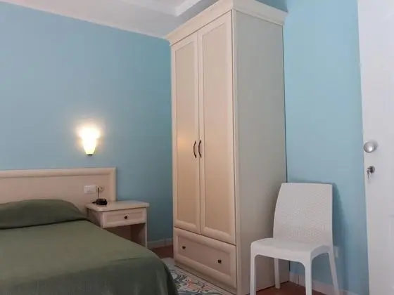 Basic Tek Büyük Yataklı Oda