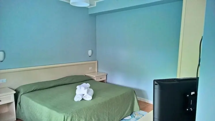 Standard Tek Büyük veya İki Ayrı Yataklı Oda