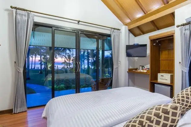 Partial Seaview cottage