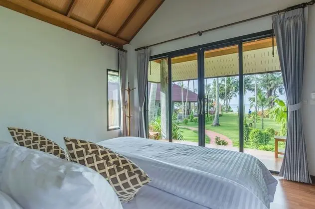 Partial Seaview cottage