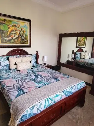 Luxury Tek Büyük Yataklı Oda, Havuz Manzaralı