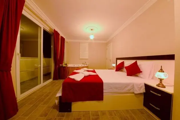 Özel Havuzlu Villa, Bahçe Manzaralı, Özel Havuzlu ve Jakuzili