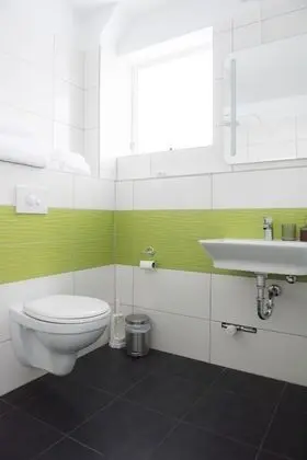 Üç Kişilik Oda, Özel Banyo