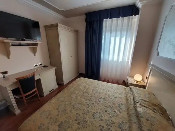 Büyük Yataklı Tek Kişilik Oda