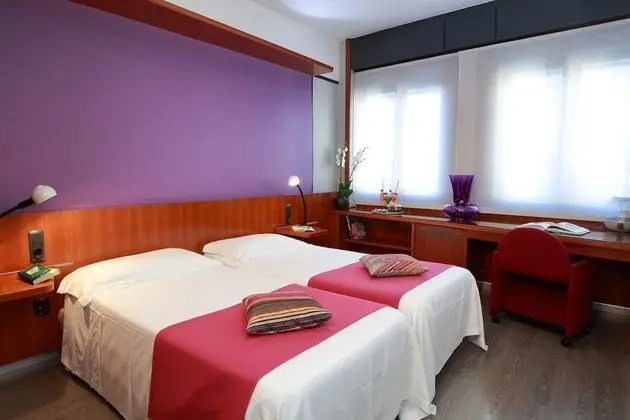 Üç Kişilik Oda