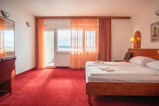 Tek Büyük veya İki Ayrı Yataklı Oda, Balkon, Park Manzaralı