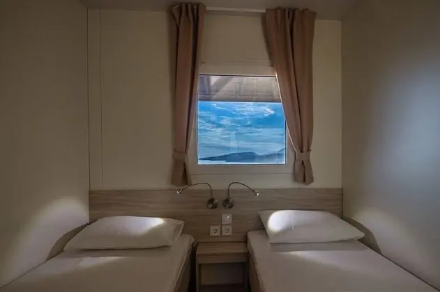 Comfort Karavan, 2 Yatak Odası, Havuz Kullanımı, Deniz Manzaralı