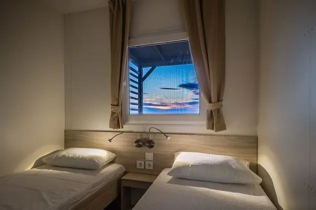 Comfort Karavan, 2 Yatak Odası, Havuz Kullanımı, Deniz Manzaralı