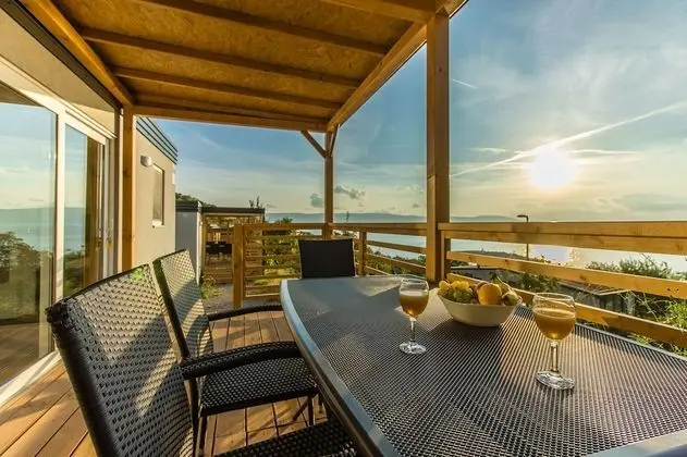 Comfort Karavan, 2 Yatak Odası, Havuz Kullanımı, Deniz Manzaralı