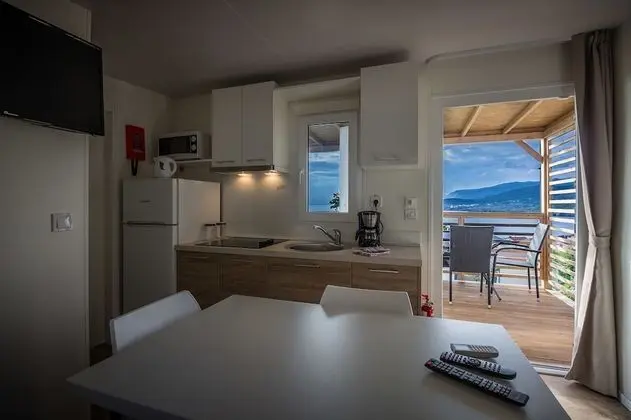 Standard Karavan, 2 Yatak Odası, Havuz Kullanımı, Deniz Manzaralı