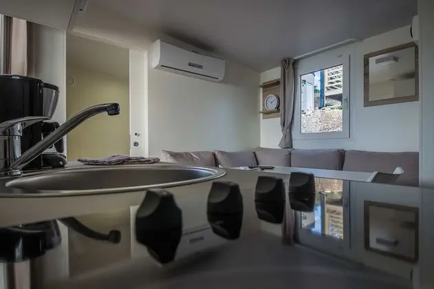 Standard Karavan, 2 Yatak Odası, Havuz Kullanımı, Deniz Manzaralı