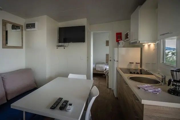 Standard Karavan, 2 Yatak Odası, Havuz Kullanımı, Deniz Manzaralı