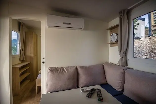 Standard Karavan, 2 Yatak Odası, Havuz Kullanımı, Deniz Manzaralı