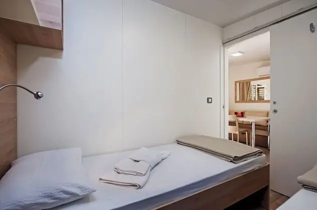 Premium Karavan, 2 Yatak Odası, Teras, Bahçeli