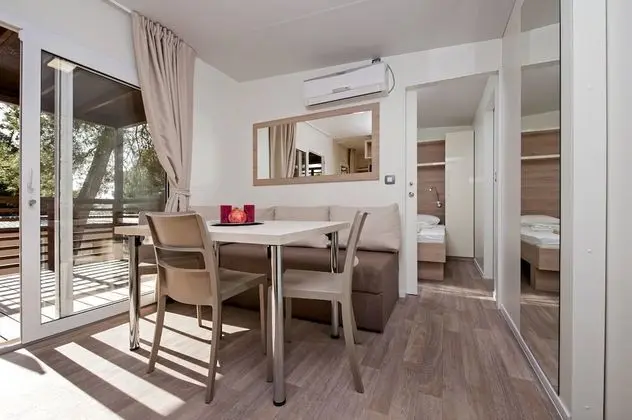 Premium Karavan, 2 Yatak Odası, Teras, Bahçeli