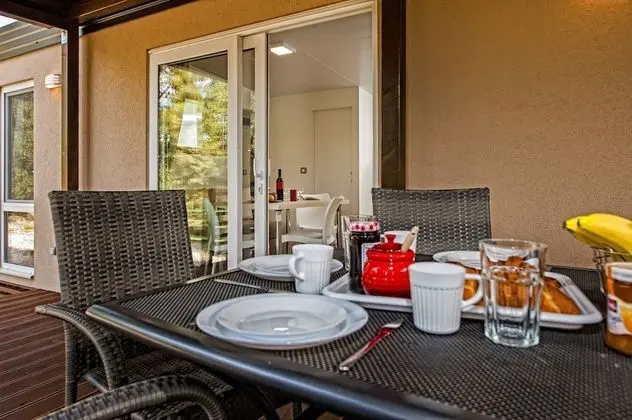 Premium Karavan, 2 Yatak Odası, Teras, Bahçeli