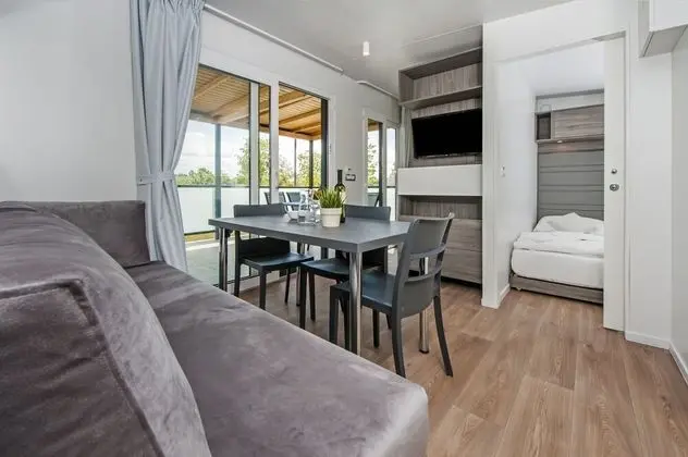 Premium Karavan, 2 Yatak Odası, Teras, Bahçeli