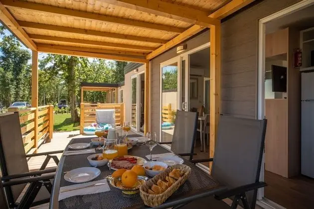 Premium Karavan, 2 Yatak Odası, Teras, Bahçeli