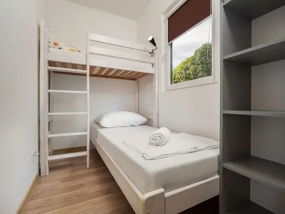 Deluxe Karavan, Teras