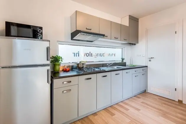 Deluxe Karavan, Teras