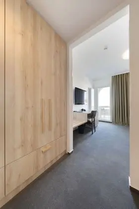 Comfort Tek Büyük Yataklı Oda, Kısmi Deniz Manzaralı