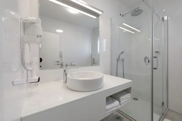 Comfort Tek Büyük Yataklı Oda, Kısmi Deniz Manzaralı