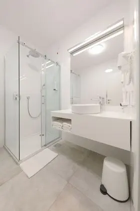 Comfort Tek Büyük Yataklı Oda, Kısmi Deniz Manzaralı