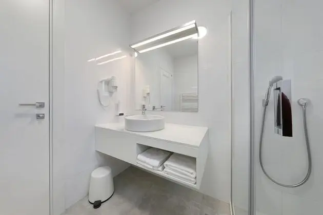 Comfort Tek Büyük Yataklı Oda, Kısmi Deniz Manzaralı