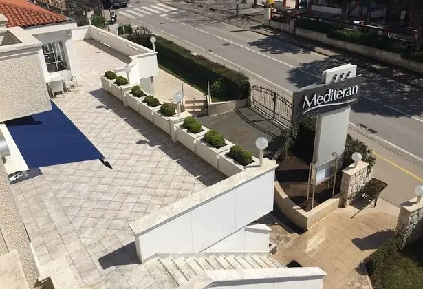 Tek Büyük veya İki Ayrı Yataklı Oda, Balkon, Kısmi Deniz Manzaralı