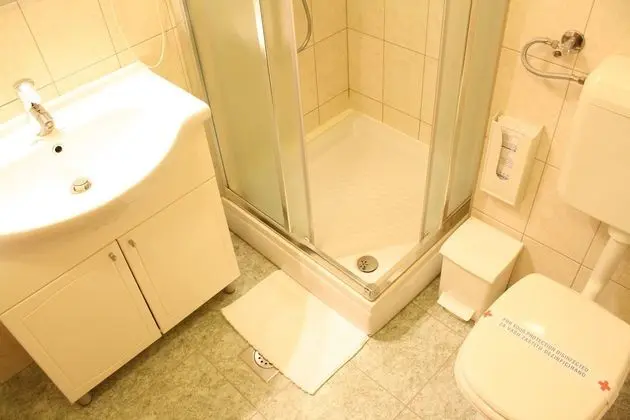 Tek Büyük veya İki Ayrı Yataklı Oda, Balkon, Kısmi Deniz Manzaralı
