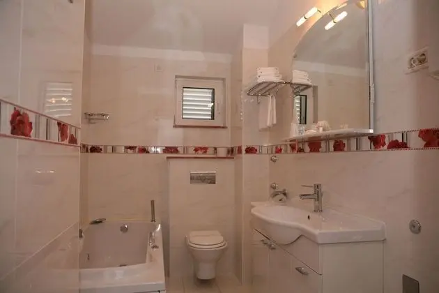 Exclusive Tek Büyük Yataklı Oda