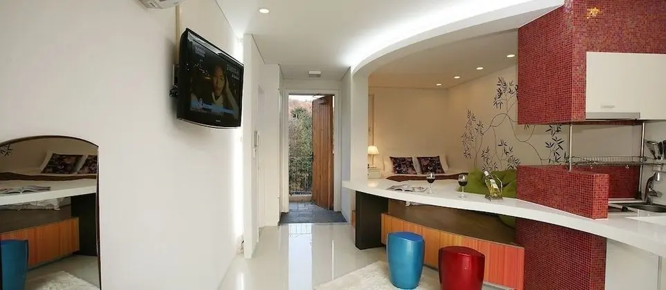 Büyük Yataklı Tek Kişilik Oda