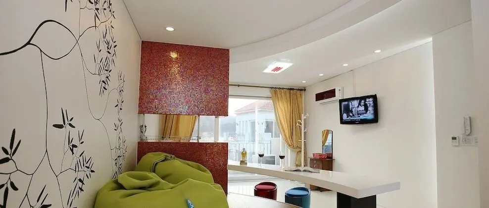 Büyük Yataklı Tek Kişilik Oda