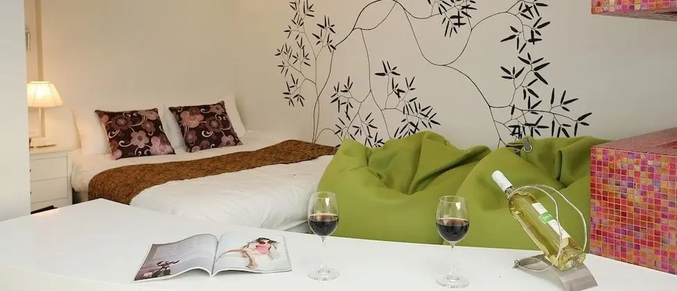 Büyük Yataklı Tek Kişilik Oda