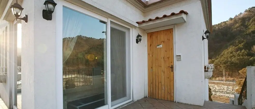 Büyük Yataklı Tek Kişilik Oda