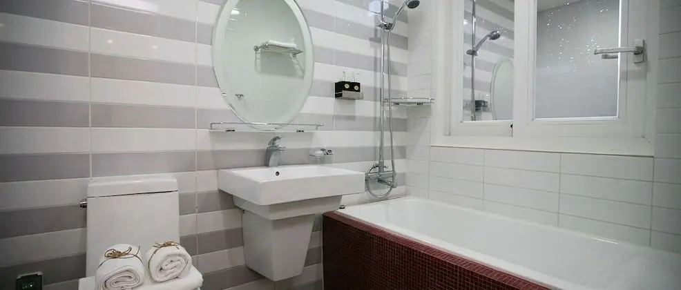 Büyük Yataklı Tek Kişilik Oda