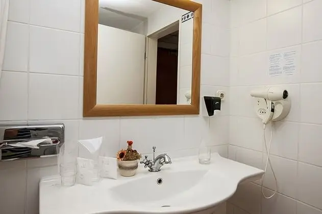 Standard Büyük Yataklı Tek Kişilik Oda
