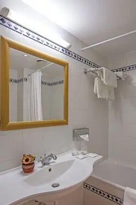 Standard Tek Büyük veya İki Ayrı Yataklı Oda