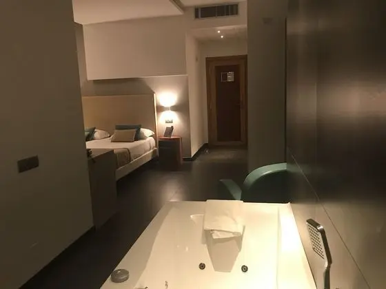 Queen Suite (with Spa bath)