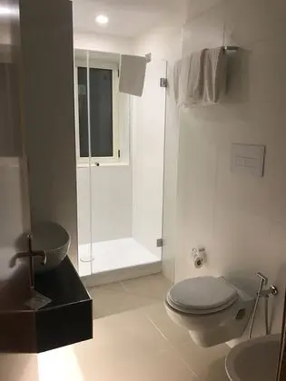 Queen Suite (with Spa bath)