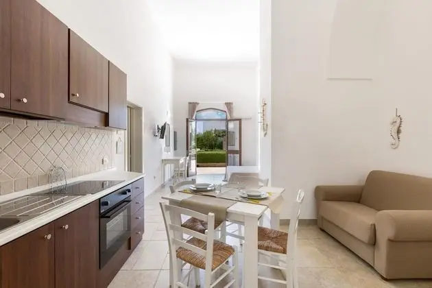 Stüdyo, Havuz Manzaralı