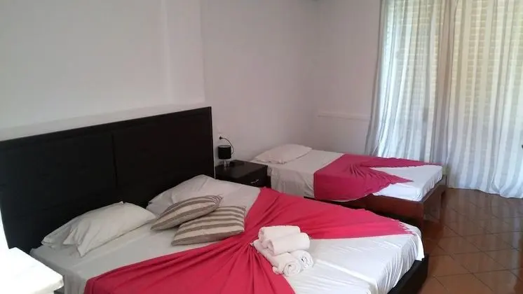 Üç Kişilik Oda, Bahçe Manzaralı