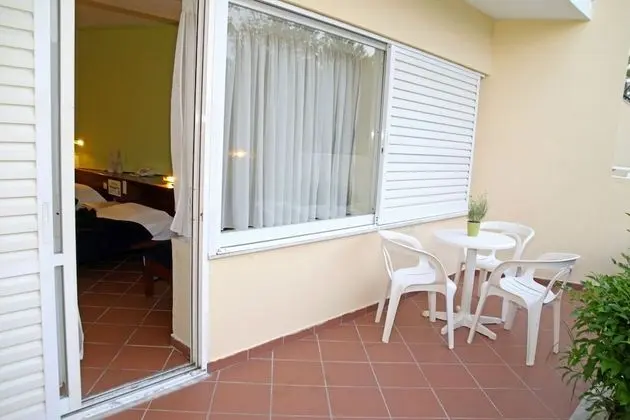 Üç Kişilik Oda, Bahçe Manzaralı