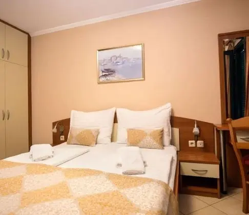 Standard Tek Büyük Yataklı Oda