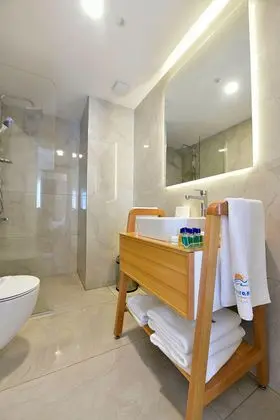 https://images.etstur.com/imgproxy/resize/2560x1440/files/images/hotelImages/etsrooms/889/Mediterranean_Resort_Hotel_20240723144436_0.jpg