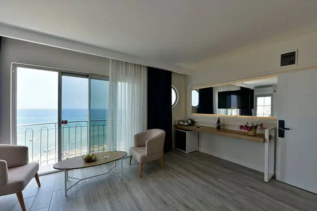 https://images.etstur.com/imgproxy/resize/2560x1440/files/images/hotelImages/etsrooms/889/Mediterranean_Resort_Hotel_20240723144810_1.jpg