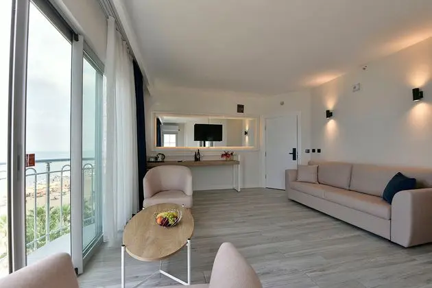 https://images.etstur.com/imgproxy/resize/2560x1440/files/images/hotelImages/etsrooms/889/Mediterranean_Resort_Hotel_20240723144810_2.jpg