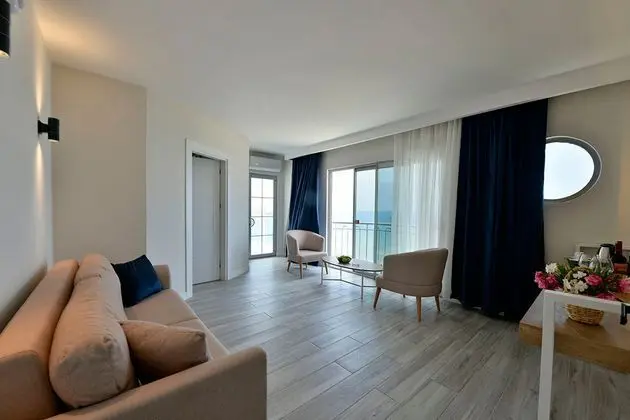 https://images.etstur.com/imgproxy/resize/2560x1440/files/images/hotelImages/etsrooms/889/Mediterranean_Resort_Hotel_20240723144810_4.jpg