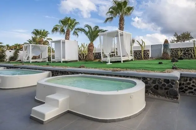 Superior with sharing pool - Garden View